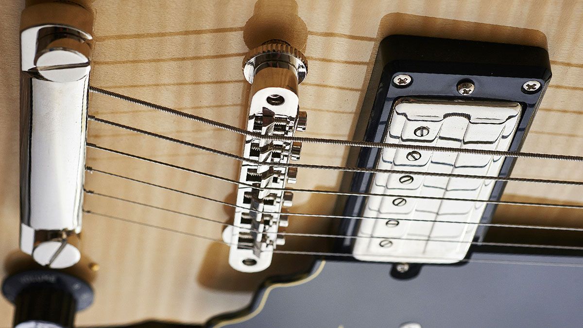With a stud tailpiece now accompanying the tune-o-matic bridge, this is the most 335-like Starfire yet
