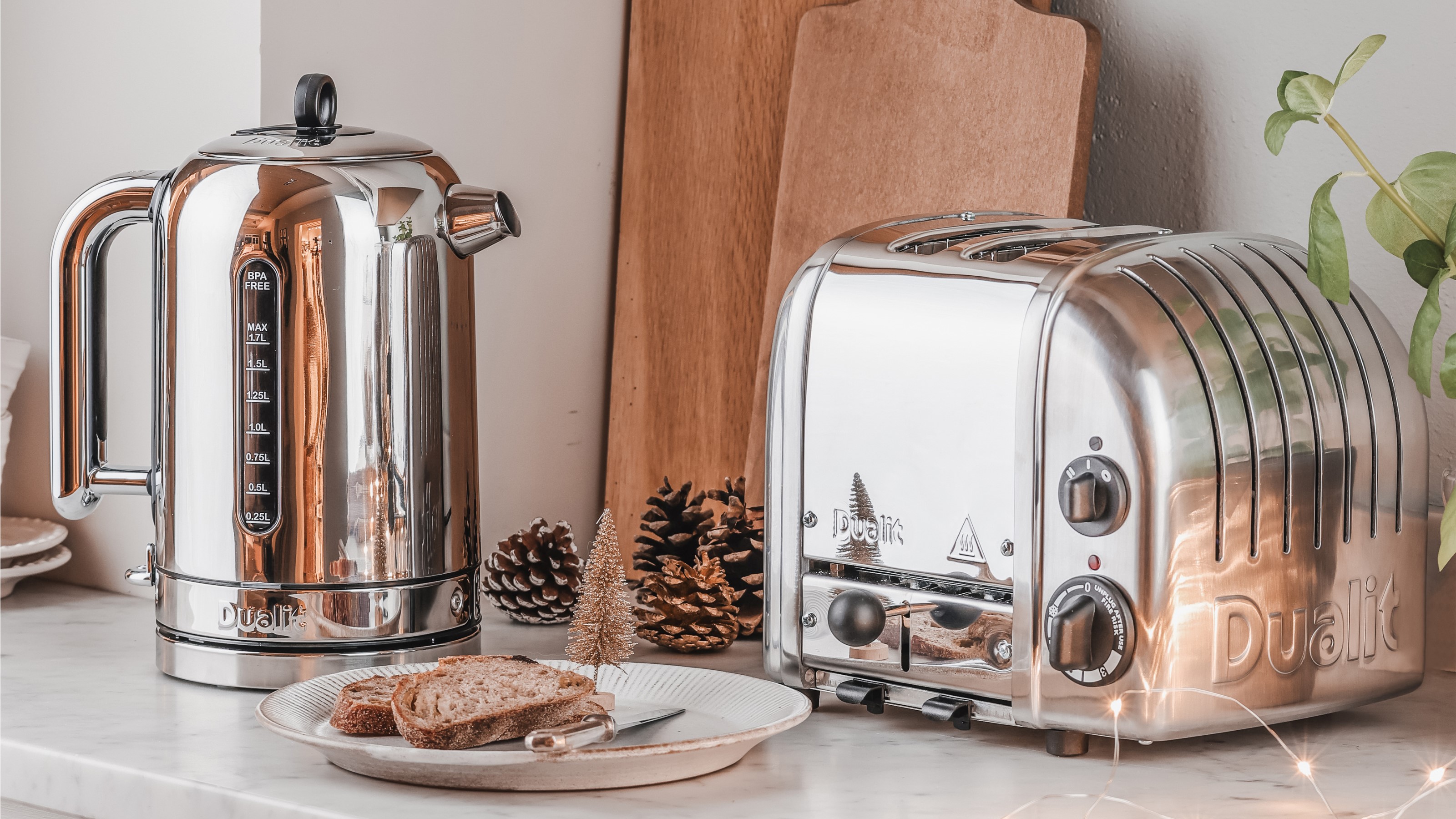 Dualit's Repairable Classic Toaster (Vario) for Sustainable Living 