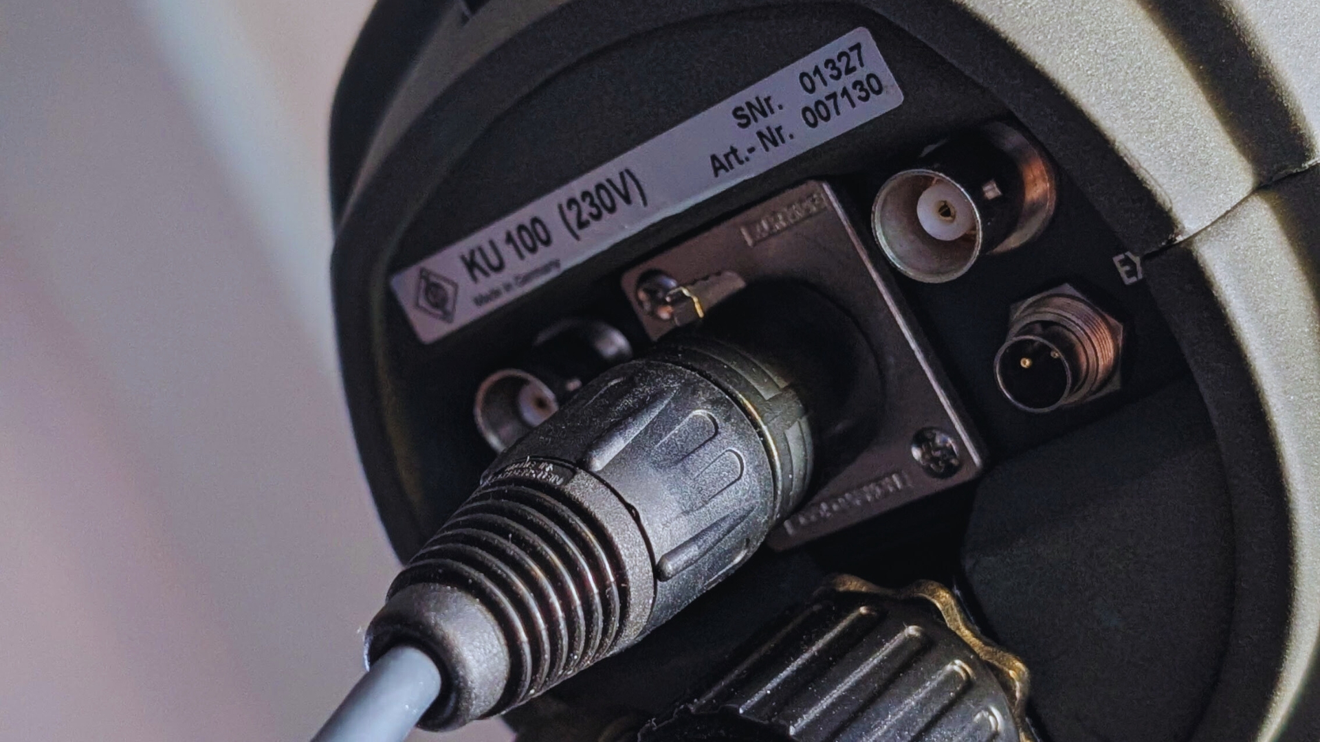 A close up of the connector on a Neumann KU 100 dummy head