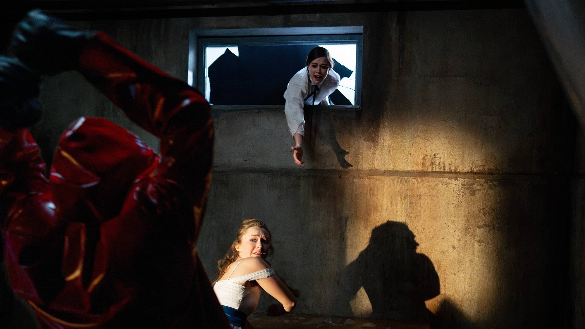 The Killer, India Fowler as Lori Granger and Suzanna Son as Megan Rogers in "Fear Street: Prom Queen" on Netflix