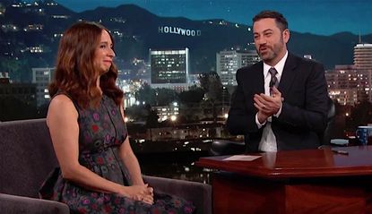 Maya Rudolph recites a great scene from "Airplane!"