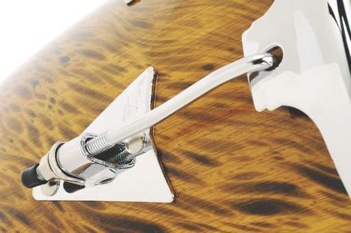 The 9/32" tuning lugs are made from specially treated high carbon steel.
