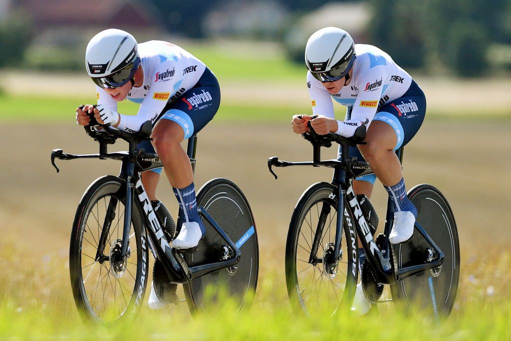VARGARDA SWEDEN AUGUST 06 LR Shirin Van Anrooij of Netherlands and Chloe Hosking of Australia and Team Trek Segafredo sprint during 15th Postnord Vrgrda WestSweden TTT a 356km team time trial from Vargarda to Vargarda UCIWWT VargardaCycling on August 06 2022 in Vargarda Sweden Photo by Luc ClaessenGetty Images