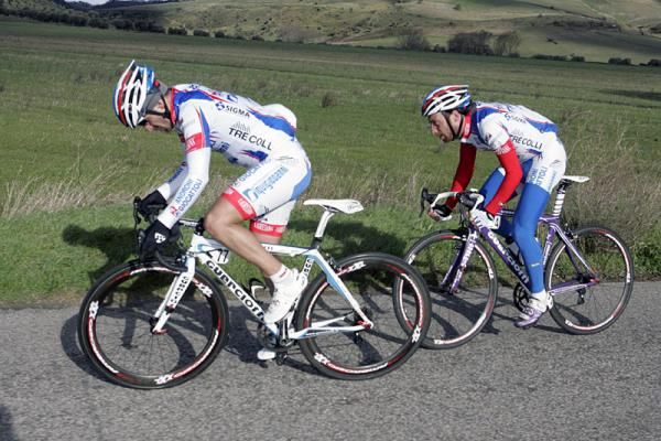 Fabrice Piemontesi (Androni Giocattoli) leads teammate Francesco Ginanni during a break in stage three.