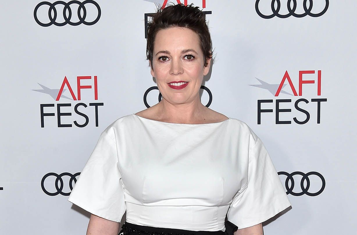 olivia colman defends prince harry meghan markle