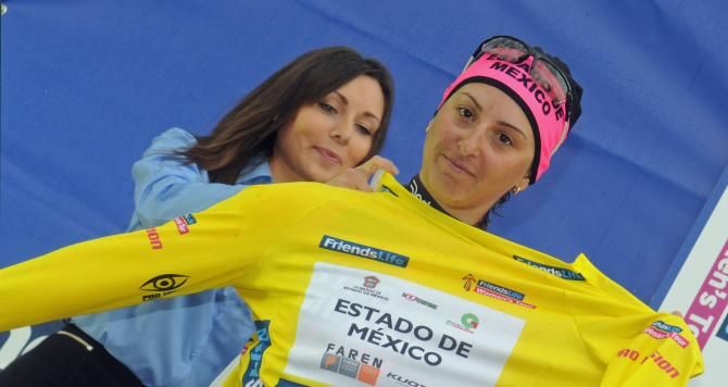 Rossella Ratto pulls on the leader's jersey