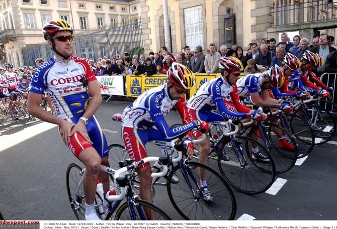 The Cofidis riders pay their respects to Andrei Kivilev
