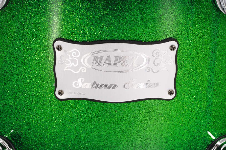The Green Appleburst sparkle is exclusive to the Saturn series.