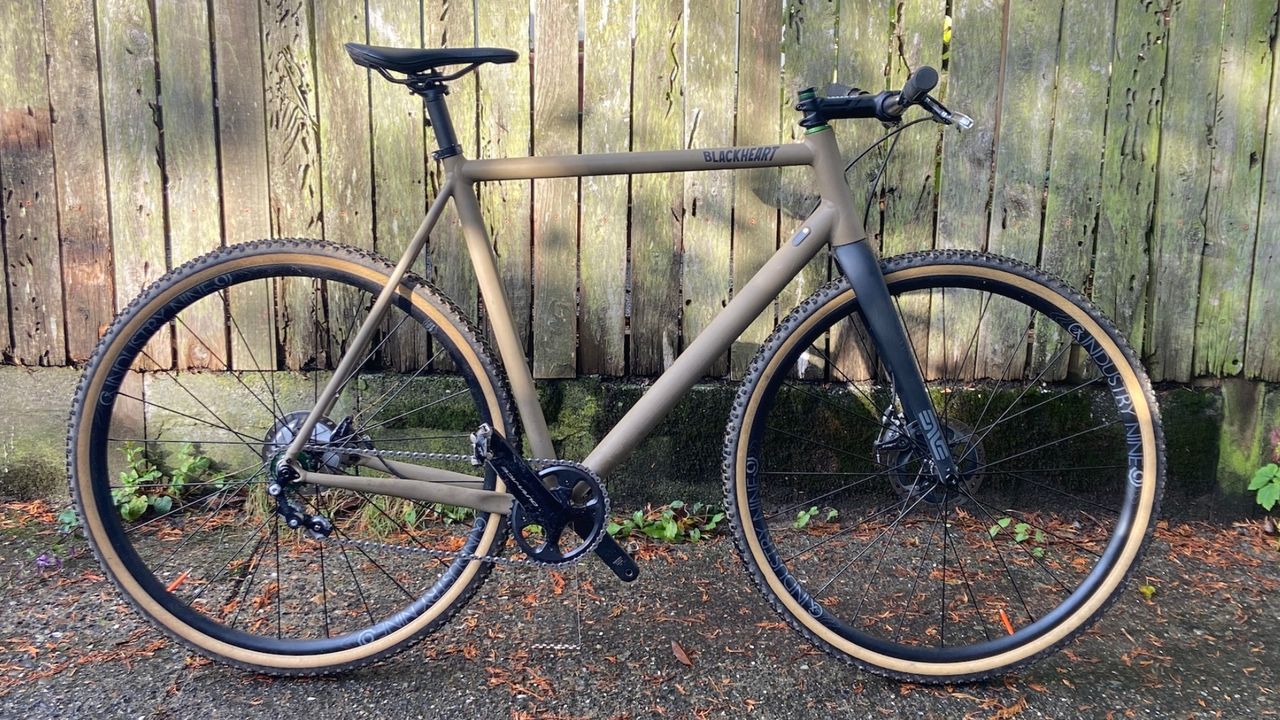 Tyler Boucher&#039;s flat bar gravel bike - a BlackHeart Allroad AL