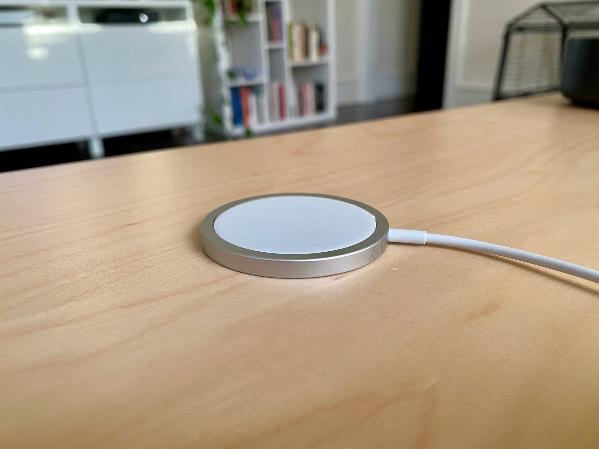 magsafe reverse charging
