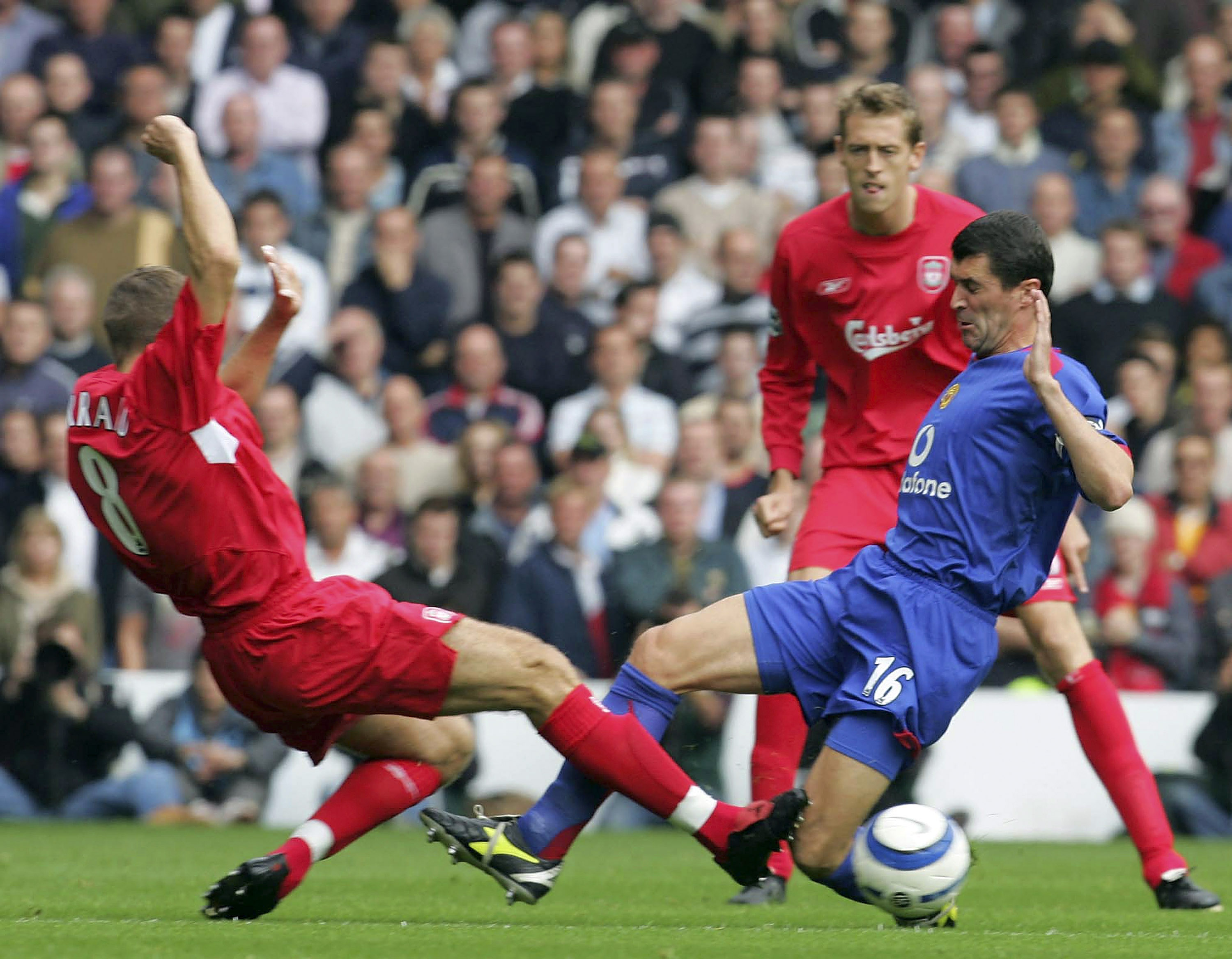 Steven Gerrard and Roy Keane both slide in to contest a 50/50 ball in 2005
