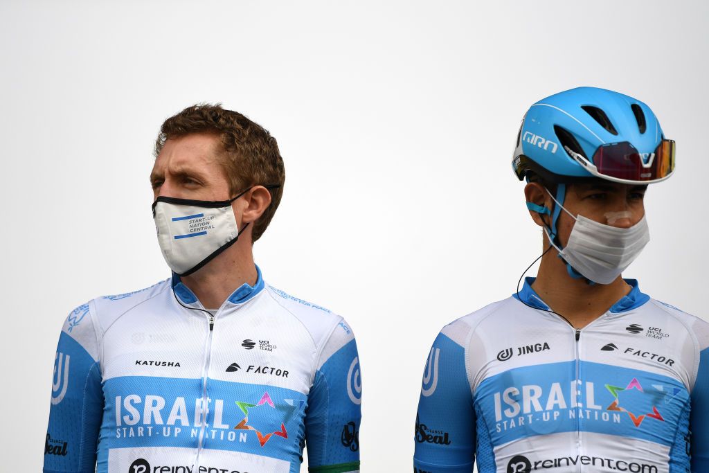 CIUDADRODRIGO SPAIN NOVEMBER 06 Start Daniel Martin of Ireland and Team Israel StartUp Nation Green Points Jersey Mask Covid safety measures Team Presentation Salamanca City during the 75th Tour of Spain 2020 Stage 16 a 162km stage from Salamanca to Ciudad Rodrigo lavuelta LaVuelta20 La Vuelta on November 06 2020 in Ciudad Rodrigo Spain Photo by David RamosGetty Images