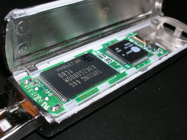 Flash storage VS SSD storage