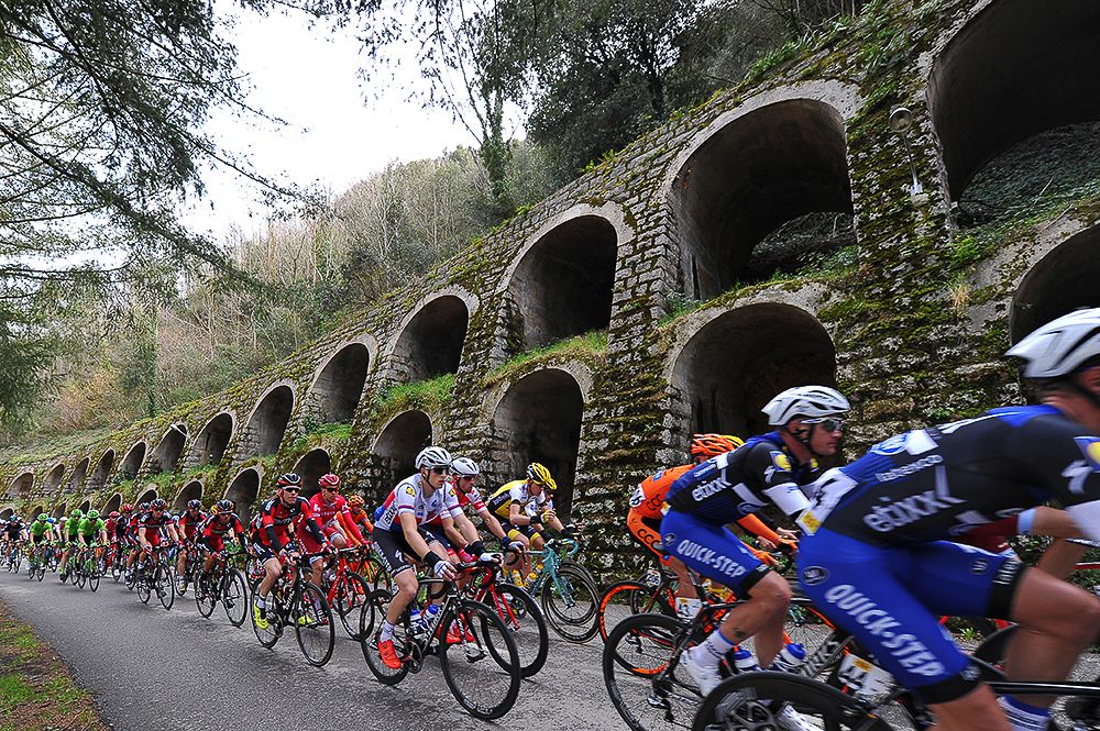 The peloton in action during stage 1 at the Volta a Catalunya