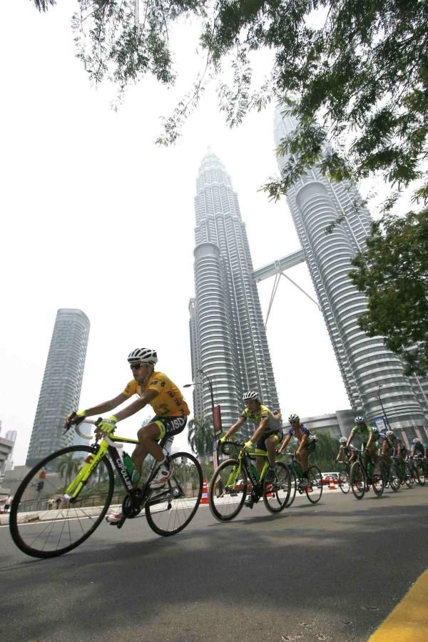 Rujano under the Petronas towers