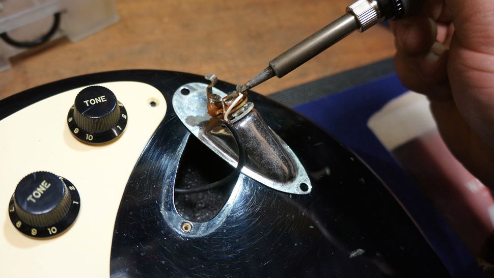 How to mod your Strat to sound like a Tele with a 7-way circuit