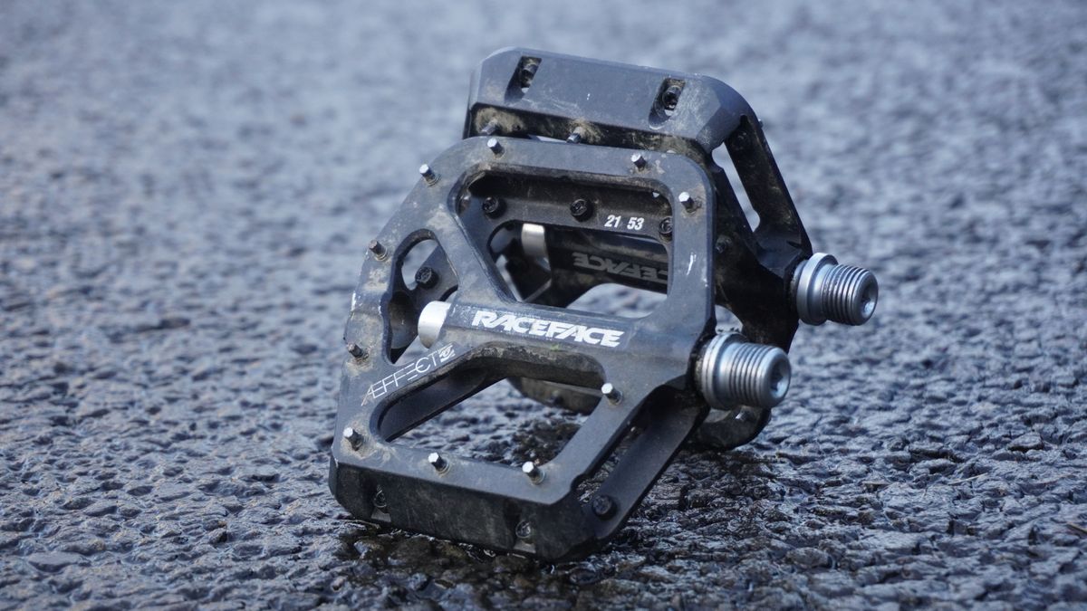 Race face aeffect deals flat pedals