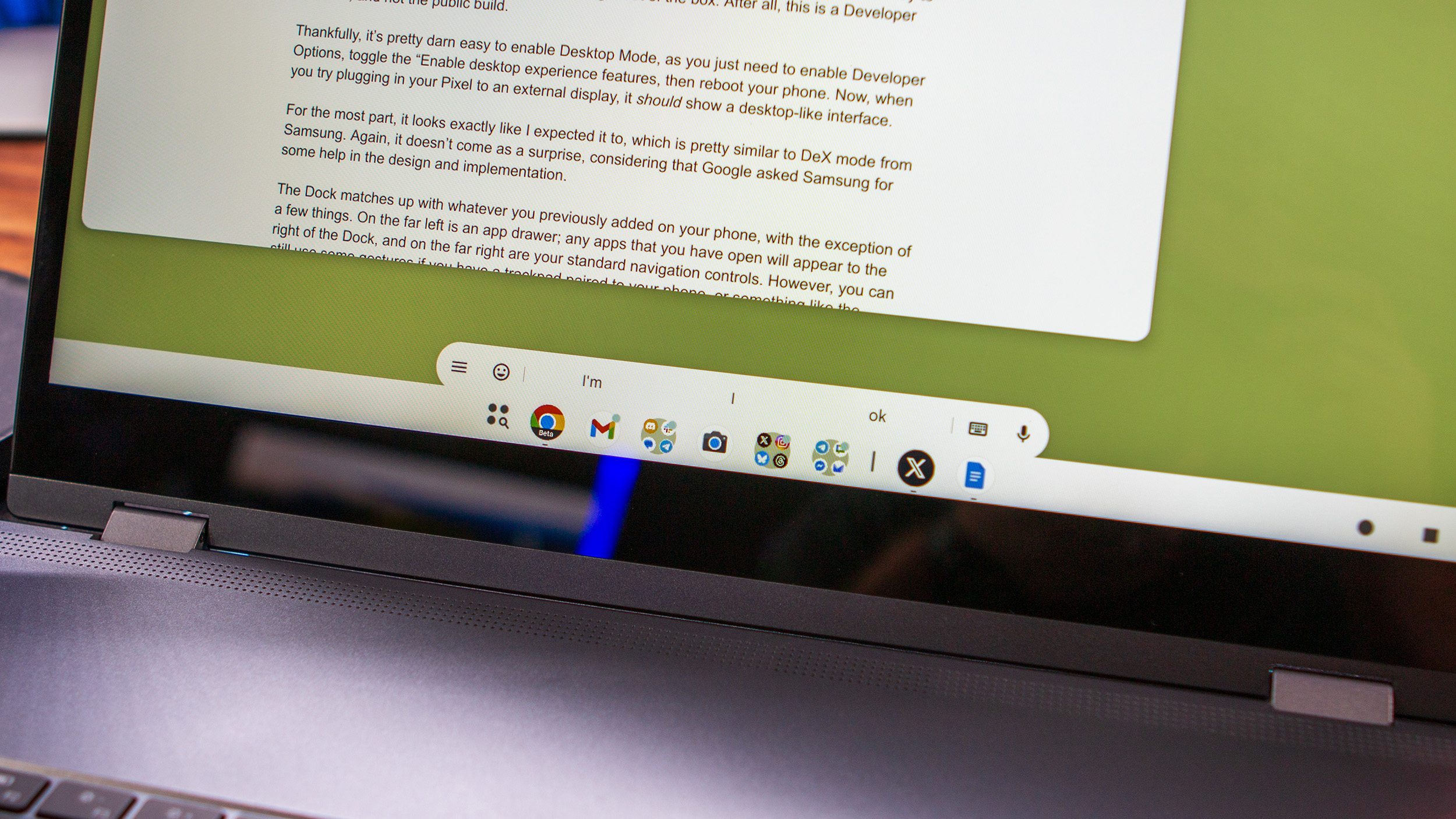 Text insertion toolbar attached to dock on the bottom