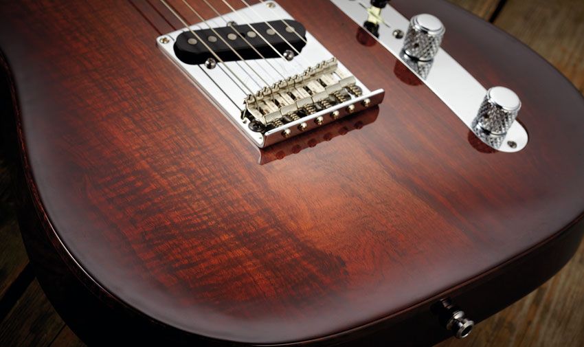 The 'Tele-Paul' carved blackwood top really changes the vibe compared to the usual 'slab' body. We get revealed natural edge 'binding', too