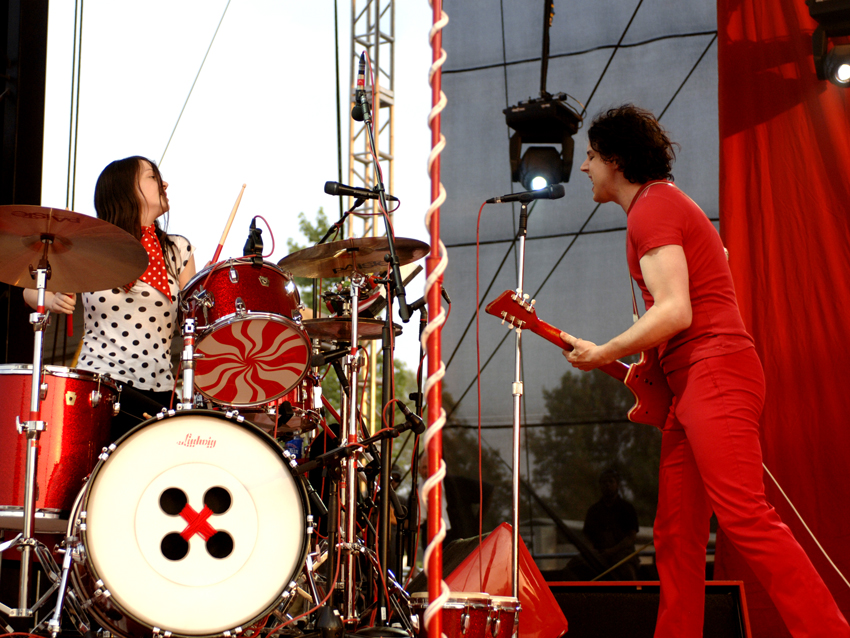 The White Stripes - Ball And Biscuit