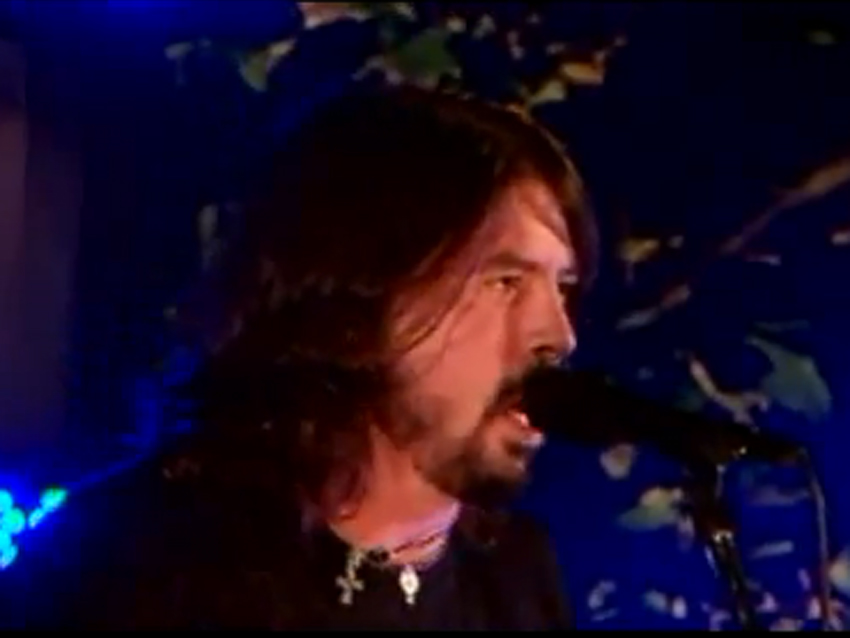 Dave Grohl rocks the White House lawn on the Fourth