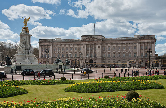 Famous buildings: Buckingham Palace in London