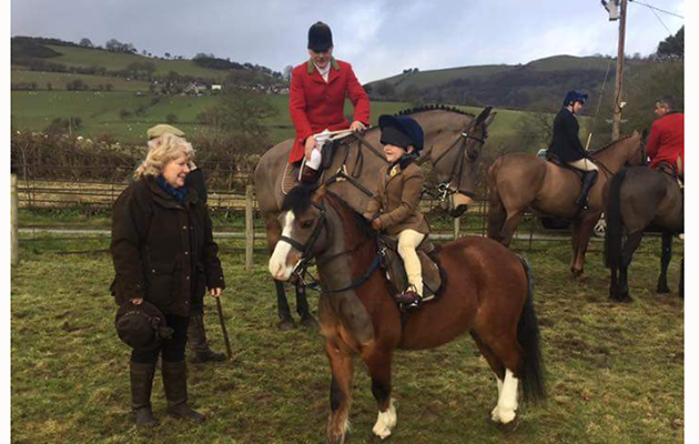 Evie Lake who hunts with the Tanatside. Now aged six she is hunting solo off the lead rein for the first time…