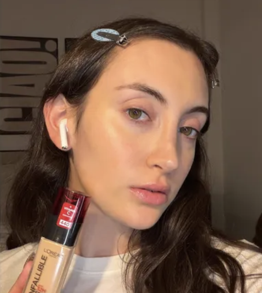 An image of Who What Wear associate beauty editor Alyssa Brascia after applying the L&rsquo;Or&eacute;al Infallible 32H Fresh Wear Foundation.