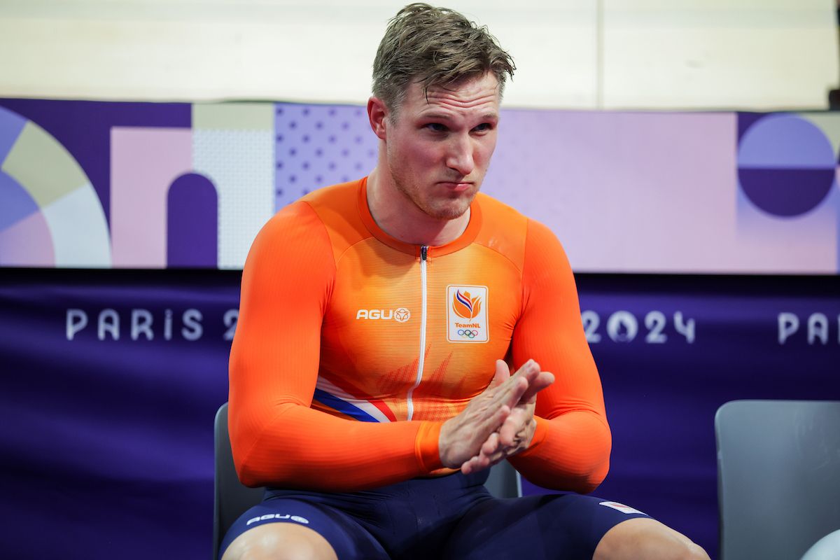 Picture by Ed Sykes/SWpix.com - 09/08/2024 - Paris 2024 Olympic Games - Track Cycling - National Velodrome, Saint-Quentin-en-Yvelines, France - Men's Sprint Final for Bronze - Jeffrey Hoogland (Netherlands) comes off the track after a collision with Jack Carlin (Great Britain)