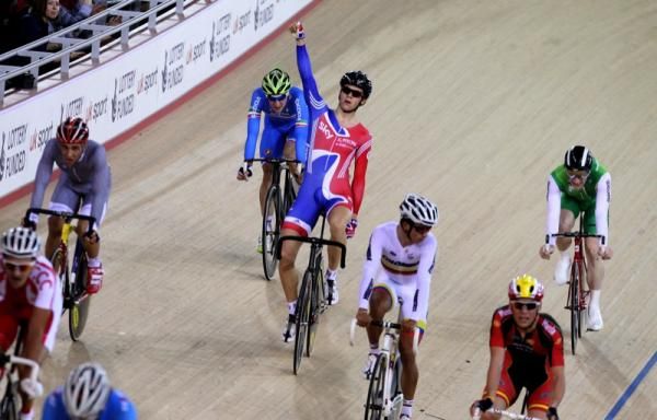 Ben Swift celebrates winning the omnium scratch race