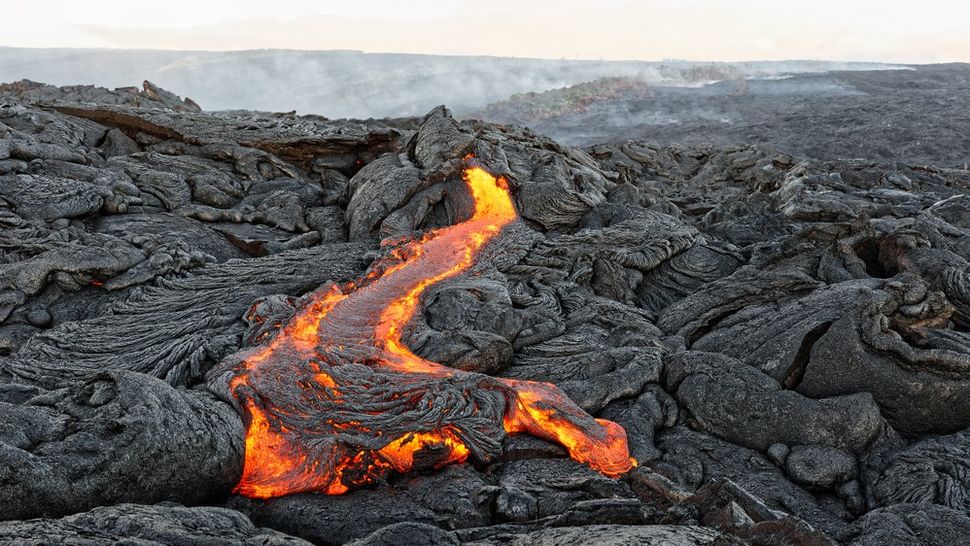 Earthquake swarm rocks the ground at Hawaii's Kilauea volcano | Live ...