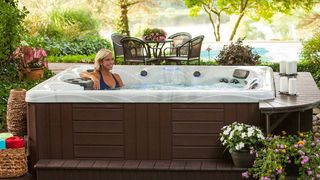 How to deep clean your hot tub