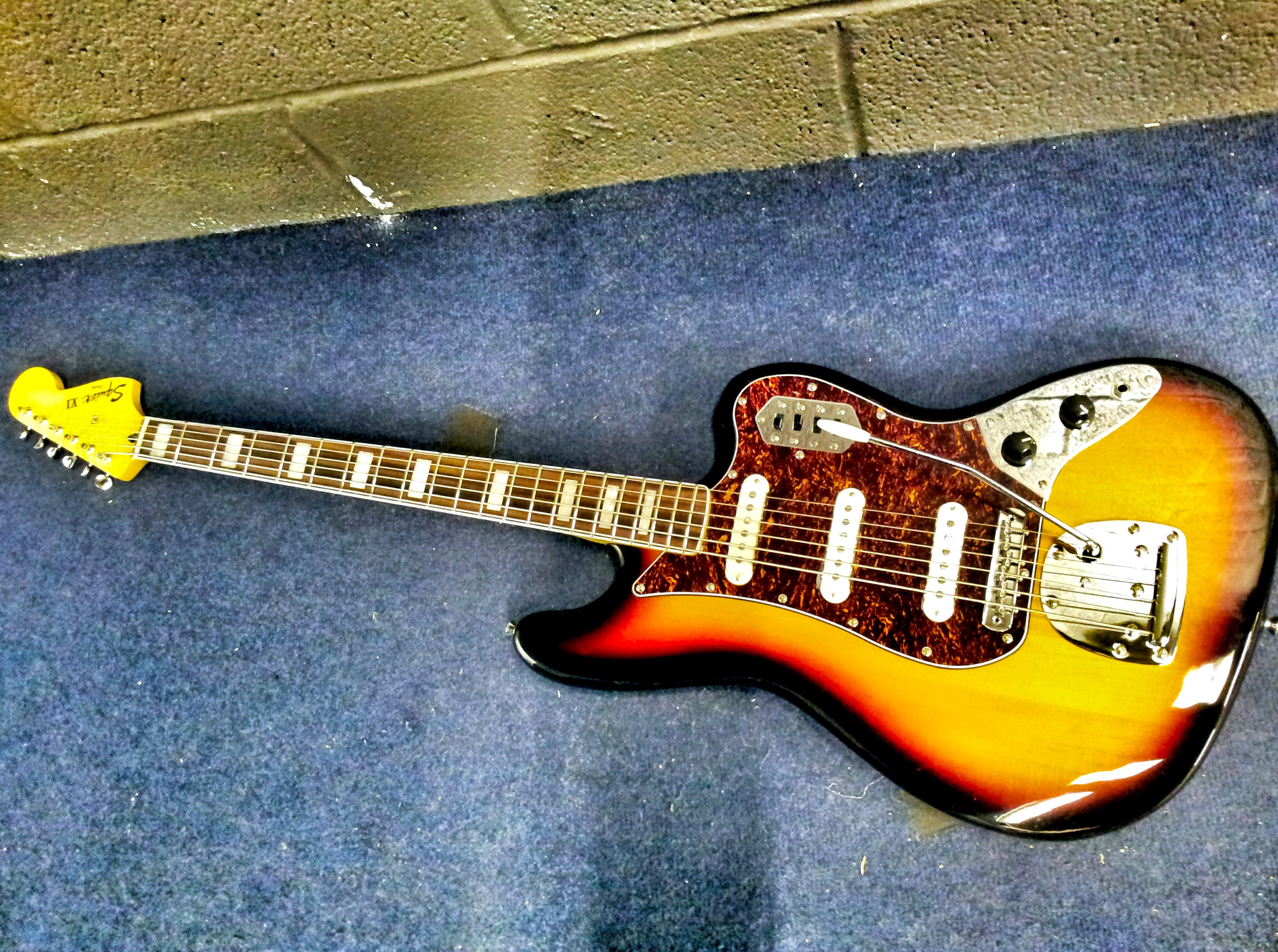 Squier Vintage Modified Bass VI