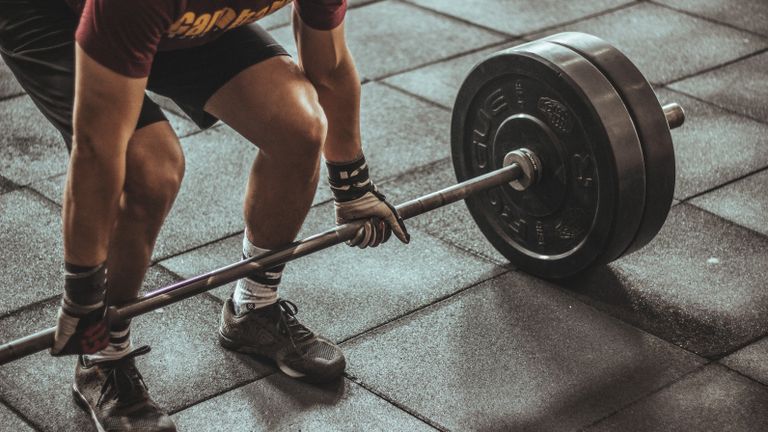 deadlift in gym