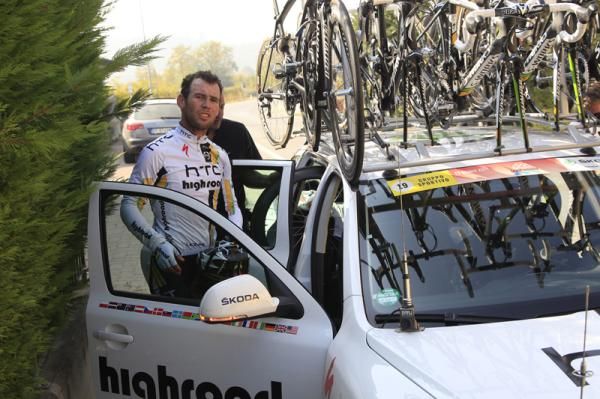 Mark Cavendish (HTC-Highroad) climbs off after 69km