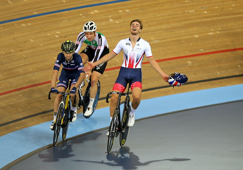 Jonathan Dibben of Great Britain celebrates after winning the final of the Mens Points Race