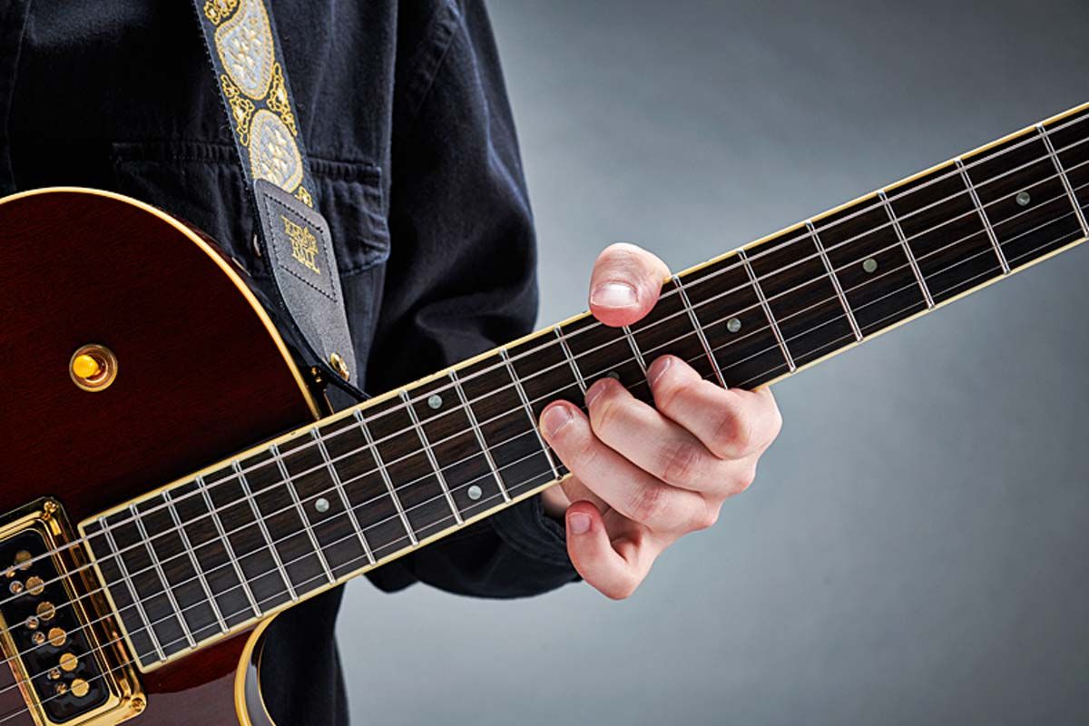 Joe mostly uses the &lsquo;baseball bat grip&rsquo; or thumb-over position preferred by many rock and blues players for more controlled bending and vibrato.