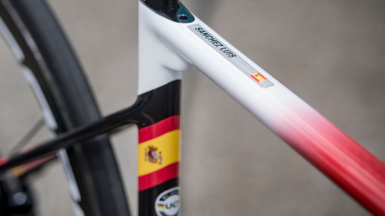 Luis Leon Sanchez's Spanish champion's themed Wilier Zero SLR