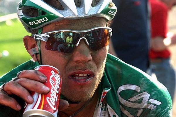 Thor Hushovd gets a coke and a smile after finishing 43rd.