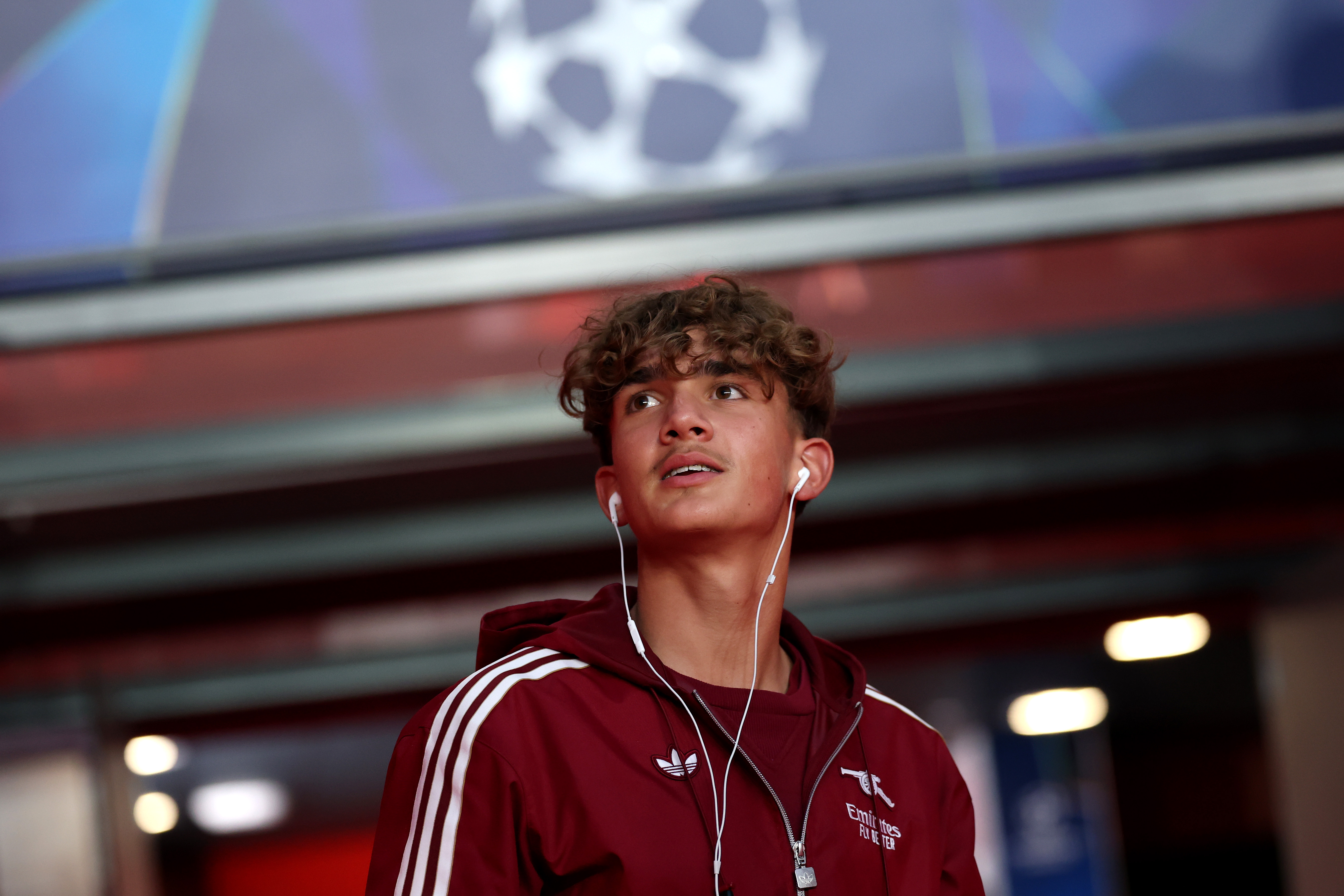 LONDON, ENGLAND - OCTOBER 01: Max Dowman of Arsenal arrives at the stadium prior to the UEFA Champions League 2025/26 League Phase MD2 match between Arsenal FC and Olympiacos FC at Arsenal Stadium on October 01, 2025 in London, England. (Photo by Julian Finney - UEFA/UEFA via Getty Images)