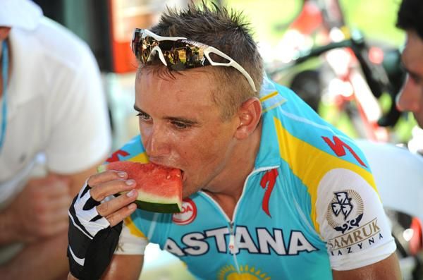 A nice cooling piece of watermelon for Allan Davis (Astana)