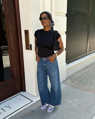 woman wearing baggy jeans and fitted black t-shirt