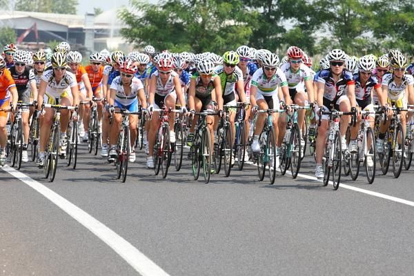 The bunch seemed happy to let Triere (S.C. Michela Fanini Record Rox) stay away at about 1 minute ahead