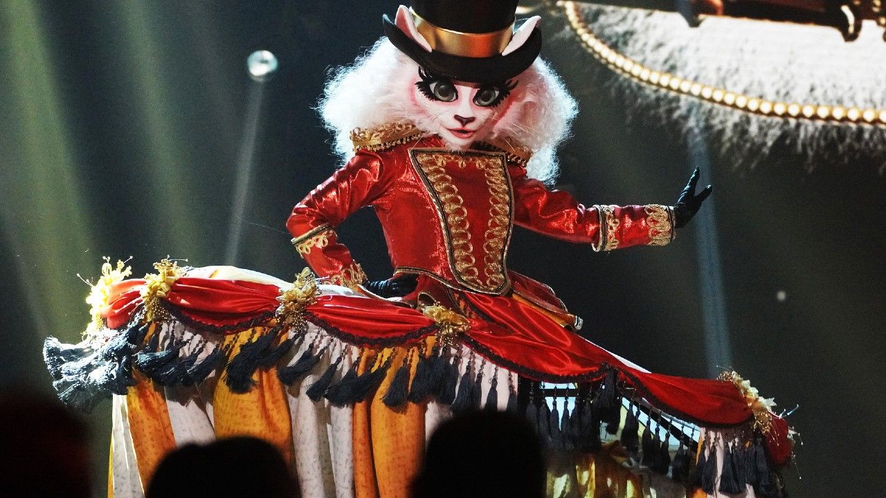 The Masked Singer Debuted The Ringmaster With A Miley Cyrus Hit But Im Not Feeling ‘good 7140