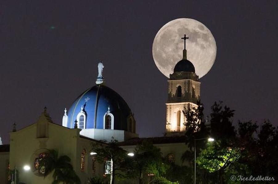 These stunning photos perfectly capture the super moon