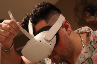 How to setup and use your Oculus Quest 2: Top Strap Oculus Quest 2