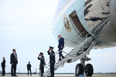 President Biden disembarks Air Force One. 