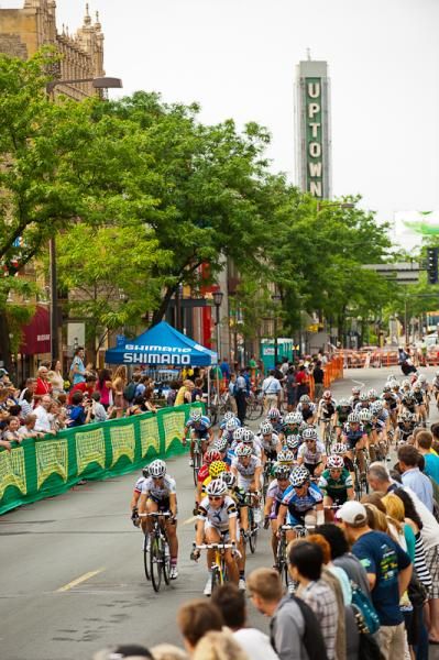 Women's field racing in Uptown