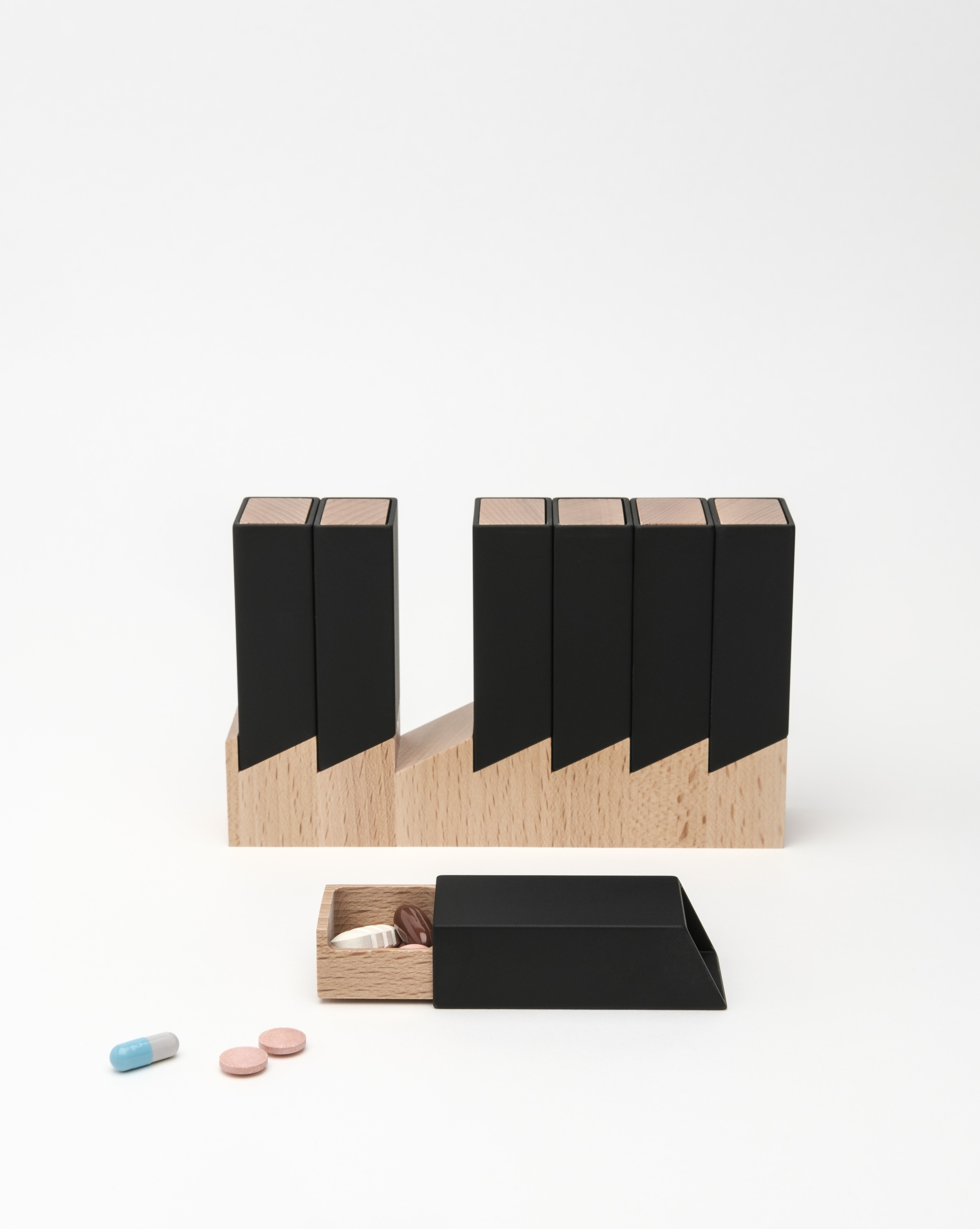 Monolith 2 Pillbox Week Black Beech