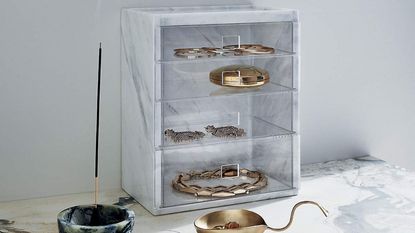 organize jewelry